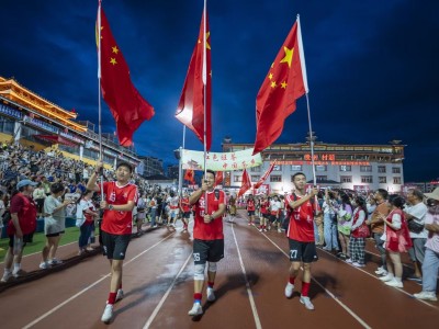 星空体育-惊险胜利引发观众欢呼，球员展现实力