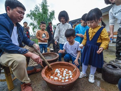 星空体育-【文体艺苑】直播平台将教室画面当直播内容 专家：侵犯隐私