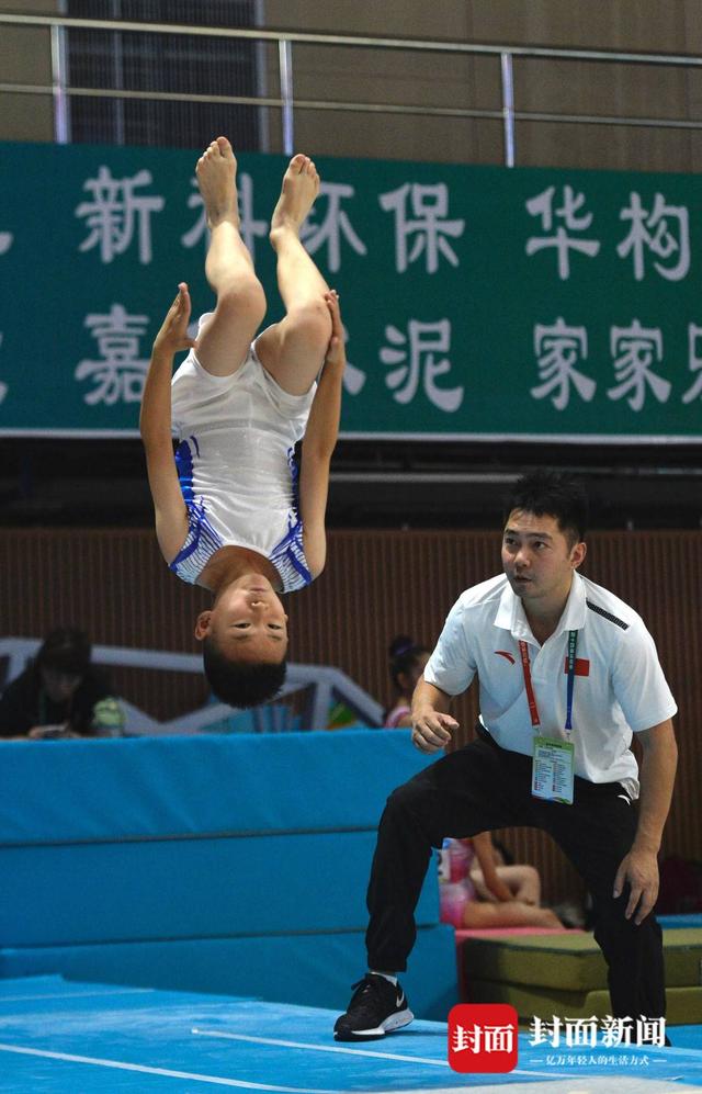 体操比拼：千锤百炼，精益求精